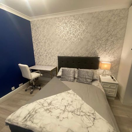 1 Bedroom Luxury Apartments By London City Extérieur photo
