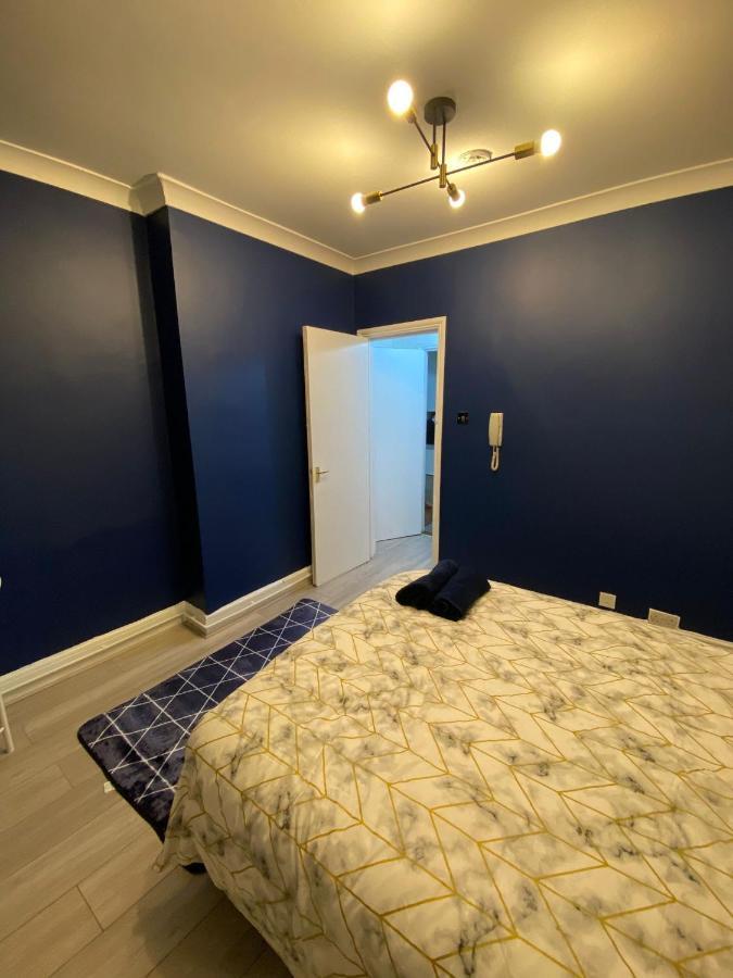 1 Bedroom Luxury Apartments By London City Extérieur photo