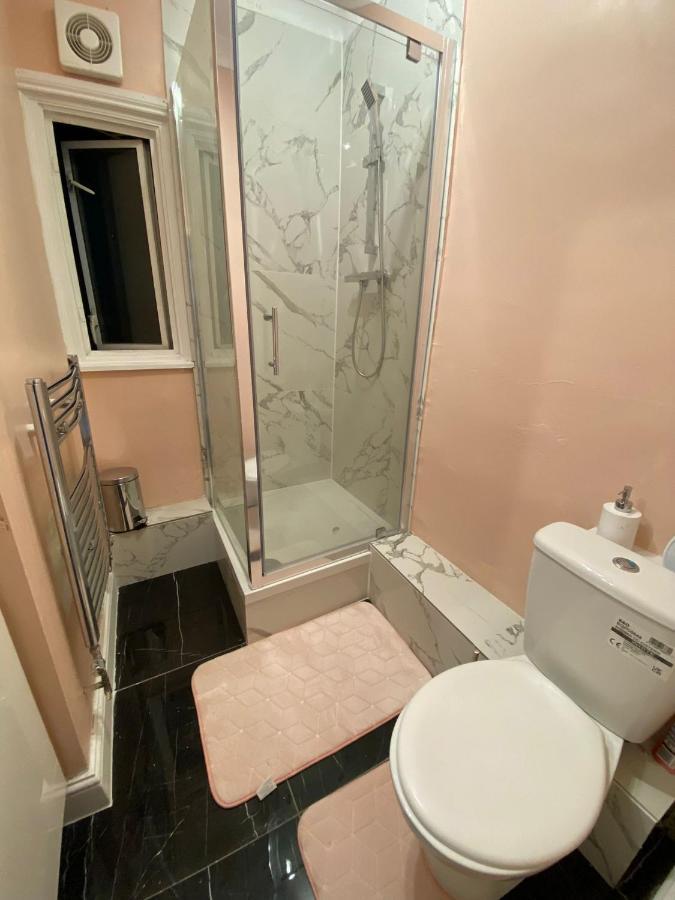 1 Bedroom Luxury Apartments By London City Extérieur photo