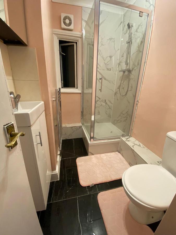 1 Bedroom Luxury Apartments By London City Extérieur photo