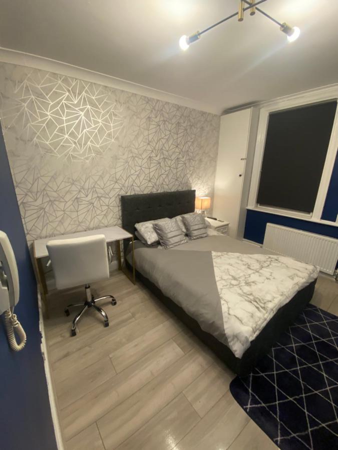 1 Bedroom Luxury Apartments By London City Extérieur photo