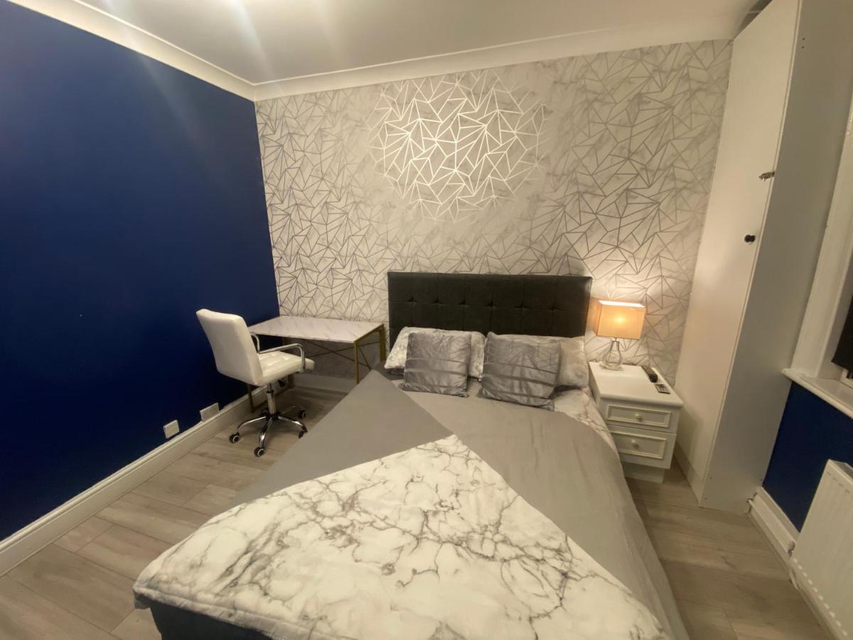 1 Bedroom Luxury Apartments By London City Extérieur photo